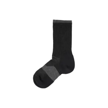 FEETURES Mid Calf Socks Unisex 1 Pack Black