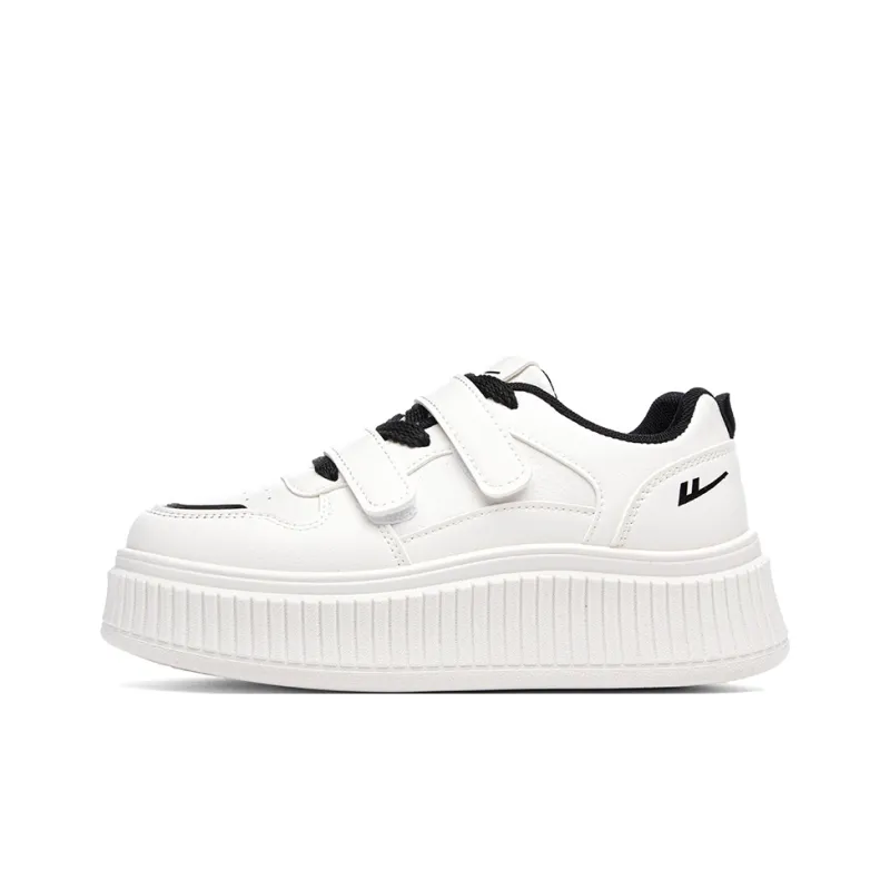 Warrior Non-slip Lightweight Low-Top Skateboard Shoes Women's White Black-0