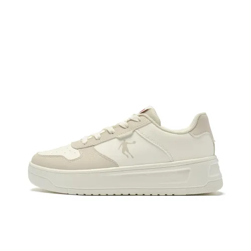 QIAODAN Anti-Slip And Wear-Resistant Breathable Low-Top Skateboard Shoes Women's Beige
