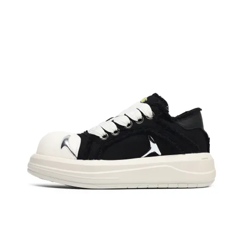 Hong Kong Meng Slip Resistant Cushioning Abrasion Resistant Low Top Skateboard Shoes Unisex Black White