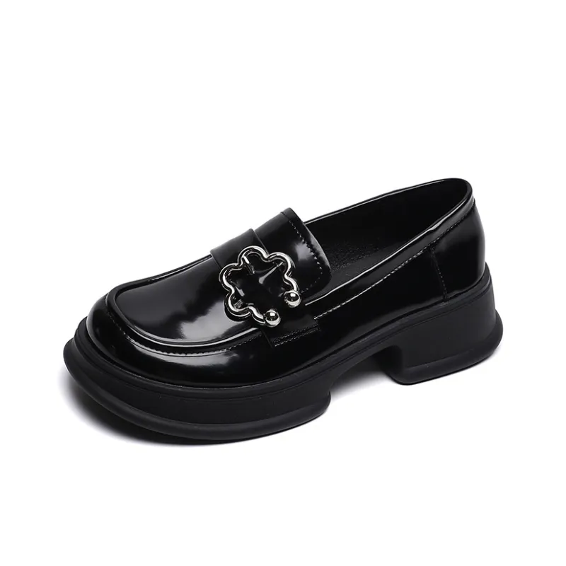 Than than me Loafers Women's Ecru/Black-0