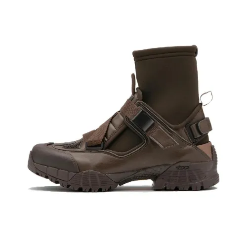 Sneakers foarte frumoși