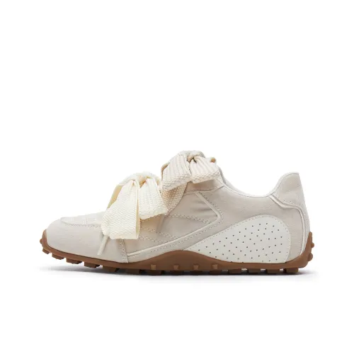 Staccato Butterfly Island Collection, Butterfly Pastry Slip Resistant Low Top Casual Shoes Women's