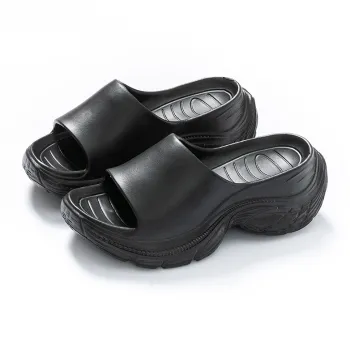 Yamada Hyakuju Home Slippers Black, White