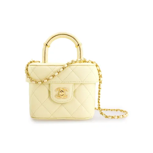 CHANEL Lambskin Portable One Shoulder Crossbody Makeup Bag Small Size Women
s Yellow