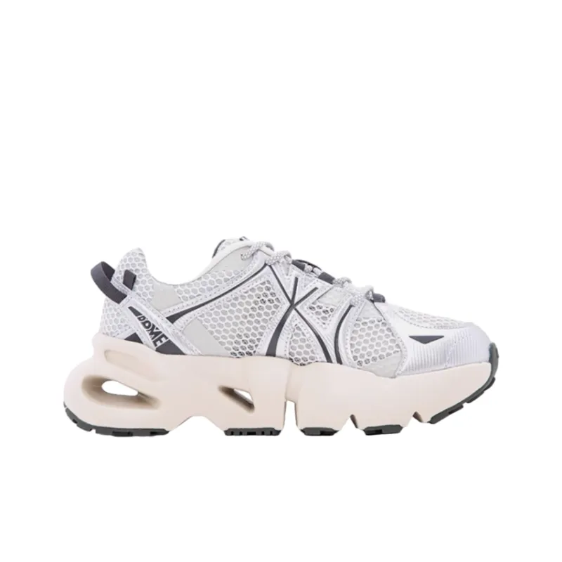 MLB New York Yankees Cushioning Low Top Casual Shoes Unisex Silver-1