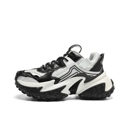 Full rubber outsole for responsive running