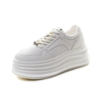 A Poinsettia Princess Skateboard Shoes Women's White