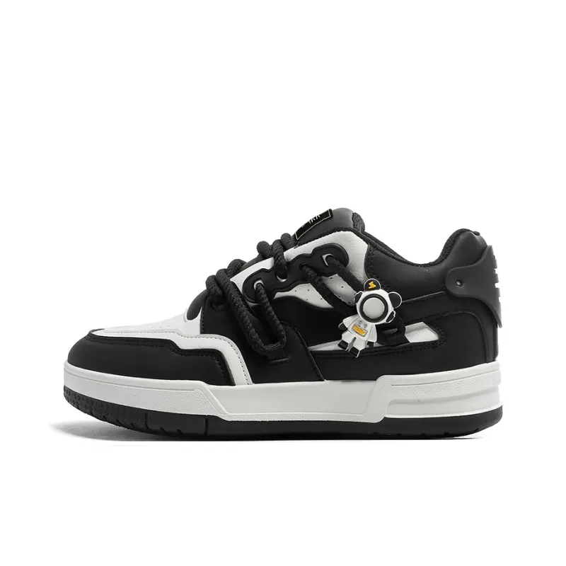 Budding Bear Low Top Skateboard Shoes Men's Black-0