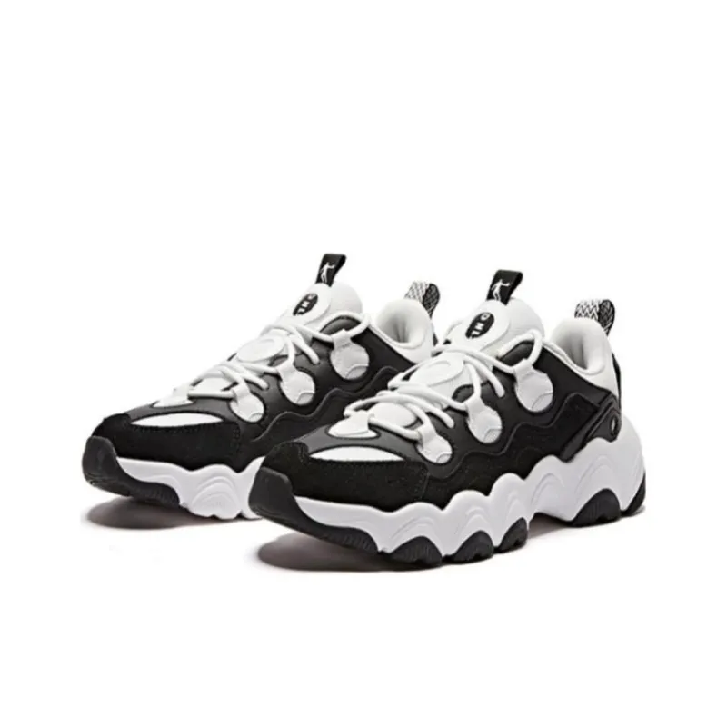 QIAODAN Non slip Lightweight Low Top Casual Shoes Women's Black White-2