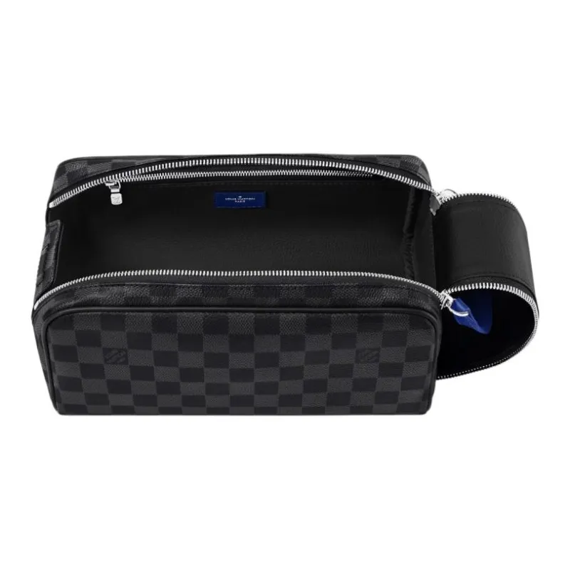 LOUIS VUITTON Dopp Kit-3