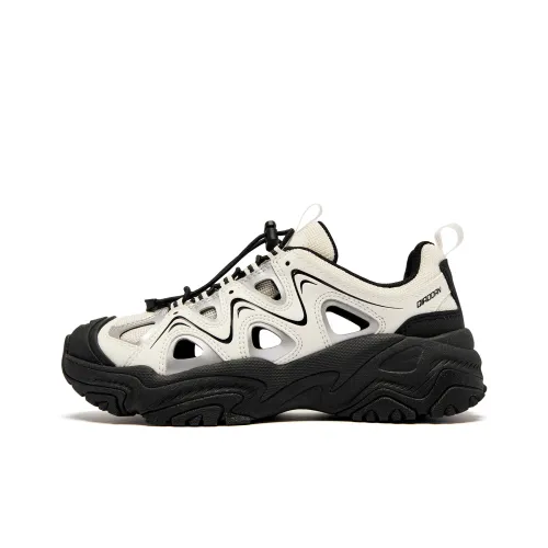 QIAODAN Slip Resistant Breathable Abrasion Resistant River Trekking Shoes Women's White Black