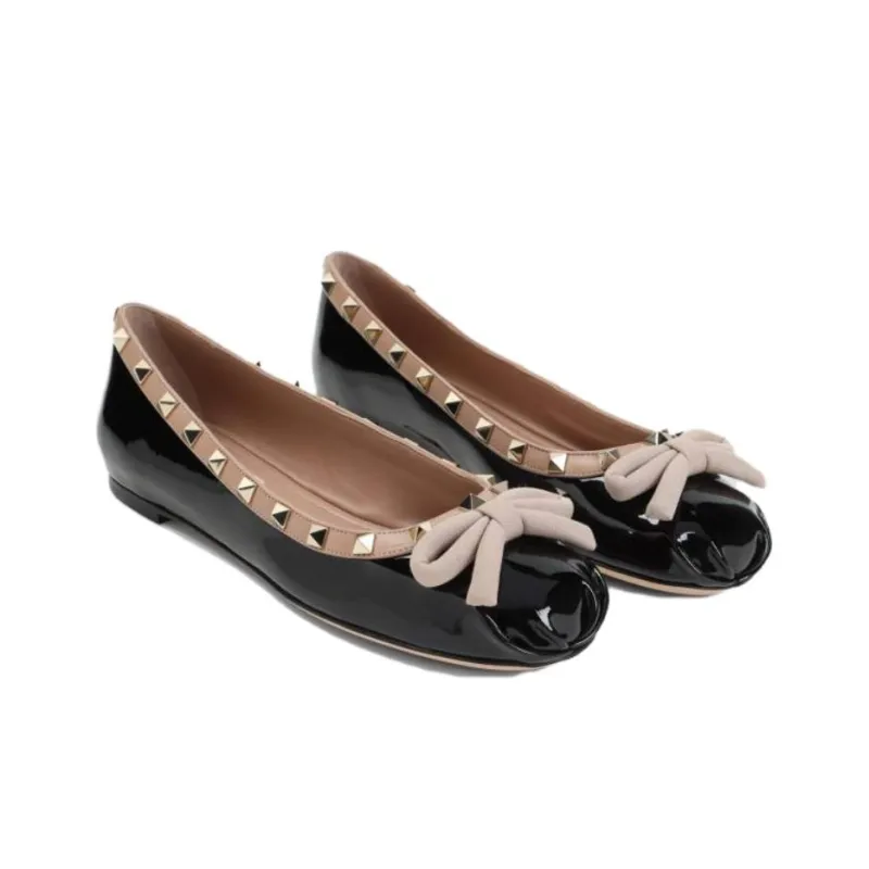 Valentino Rockstud Casual Single Shoes Women's Black-1