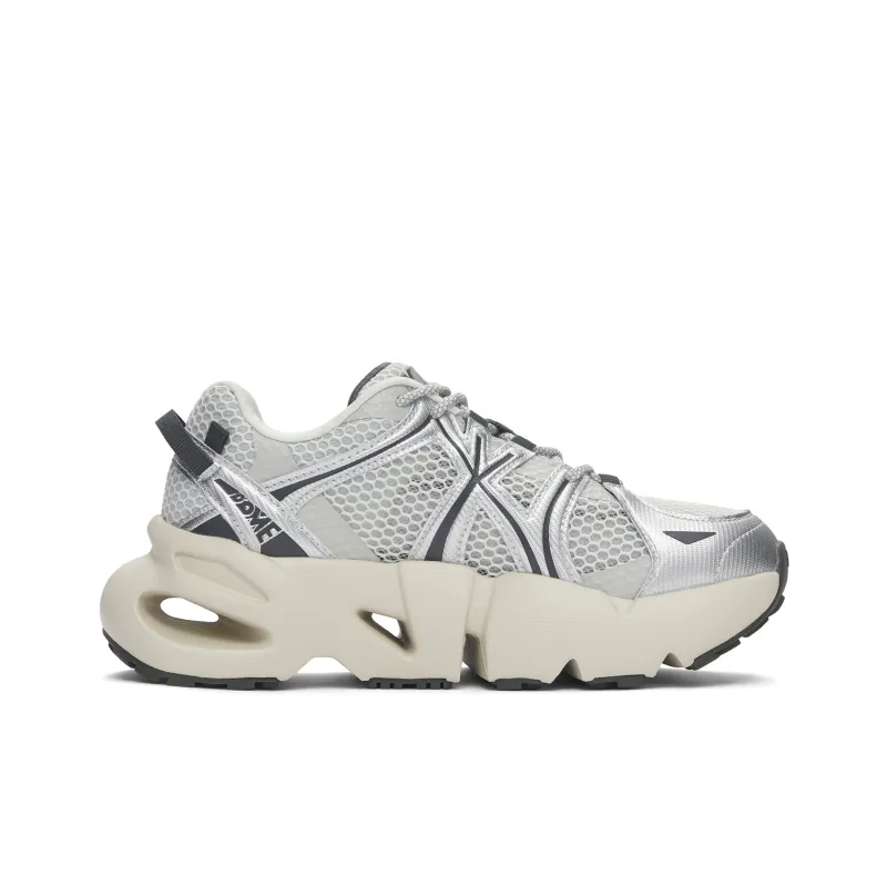 MLB New York Yankees Wear Resistant Waterproof Breathable And Lightweight Low Top Running Shoes Unisex Silver-1