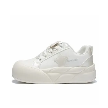 Little Red Man Water Resistant Coverage Low Top Skateboard Shoes Women's Beige