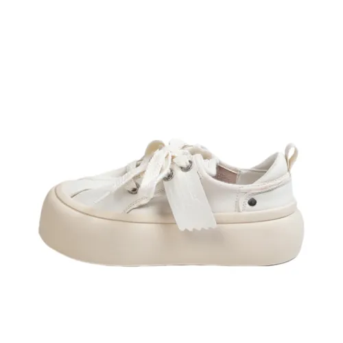 Pak Channy Low Top Skateboard Shoes Women's