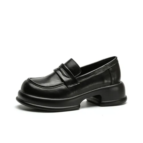 A Poinsettia Princess Loafers Women's Black