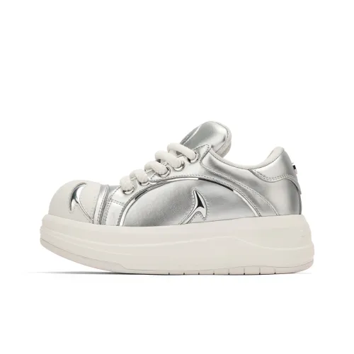 SMILEY White Whale Series Low Top Platform Skateboard Shoes Women's Silver