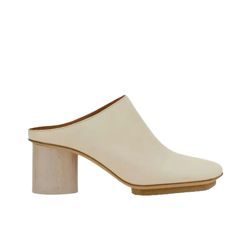 UMA WANG Closed Toe Slippers Women's Ivory-1