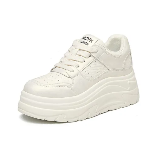 A Poinsettia Princess Slip Resistant Low Top Skateboard Shoes Women's