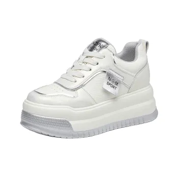 A Poinsettia Princess Slip Resistant Water Resistant And Wear Resistant Low Top Skateboard Shoes Women's