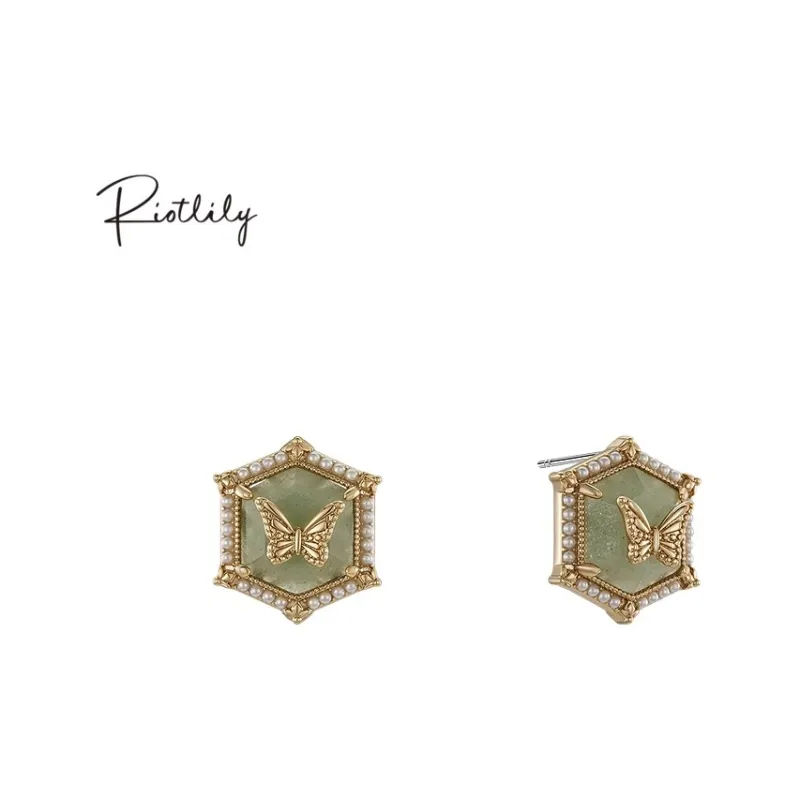 RiotLILY Faux Pearl Stud Earrings Unisex-1
