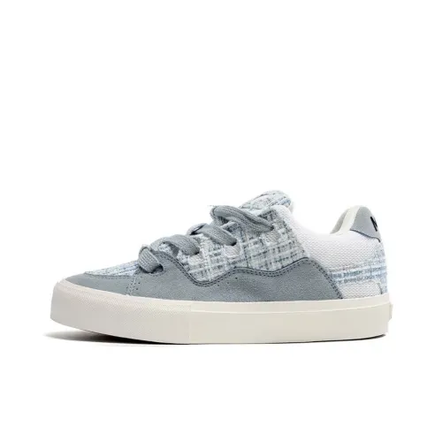 SHUMO Anti Slip Wear Resistant Lightweight Breathable Low Top Skateboard Shoes Unisex Chanel Inspired