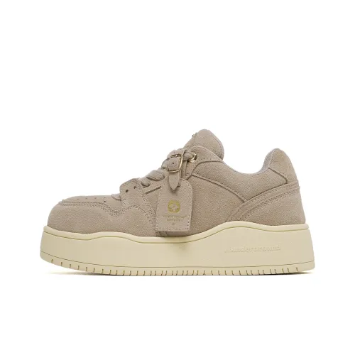 WANDER AROUND Anti Slip And Wear Resistant Breathable Low Top Skateboard Shoes Unisex Cream Brown White