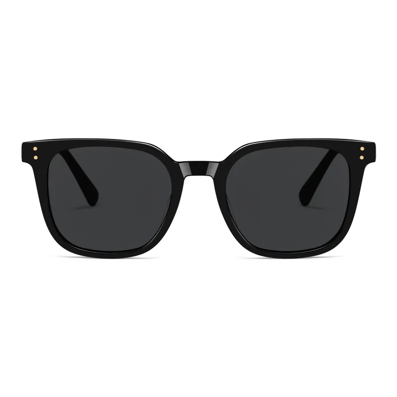 Rock this retro-styled ™ GG0071S sunglasses while out for a party or day-out