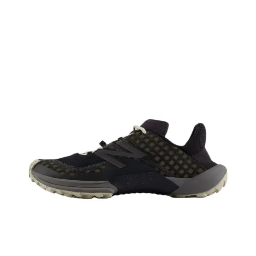New Balance Minimus Trail Black Tan