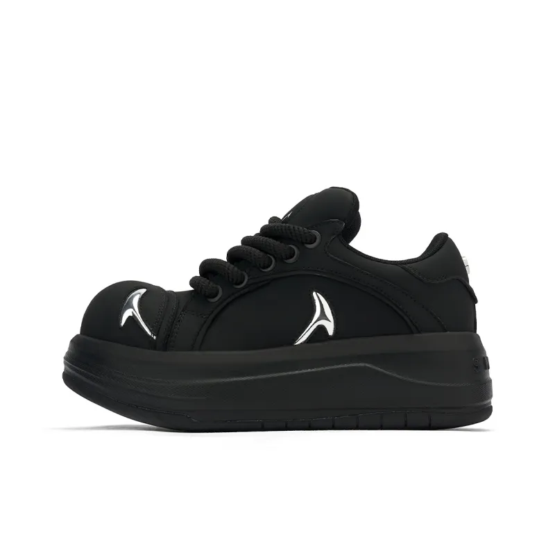 SMILEY White Whale Series Low Top Skateboard Shoes Unisex Black-0