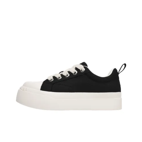 A Fairy Tale Of A Pair Of Shoes Low Top Canvas Shoes Unisex Black