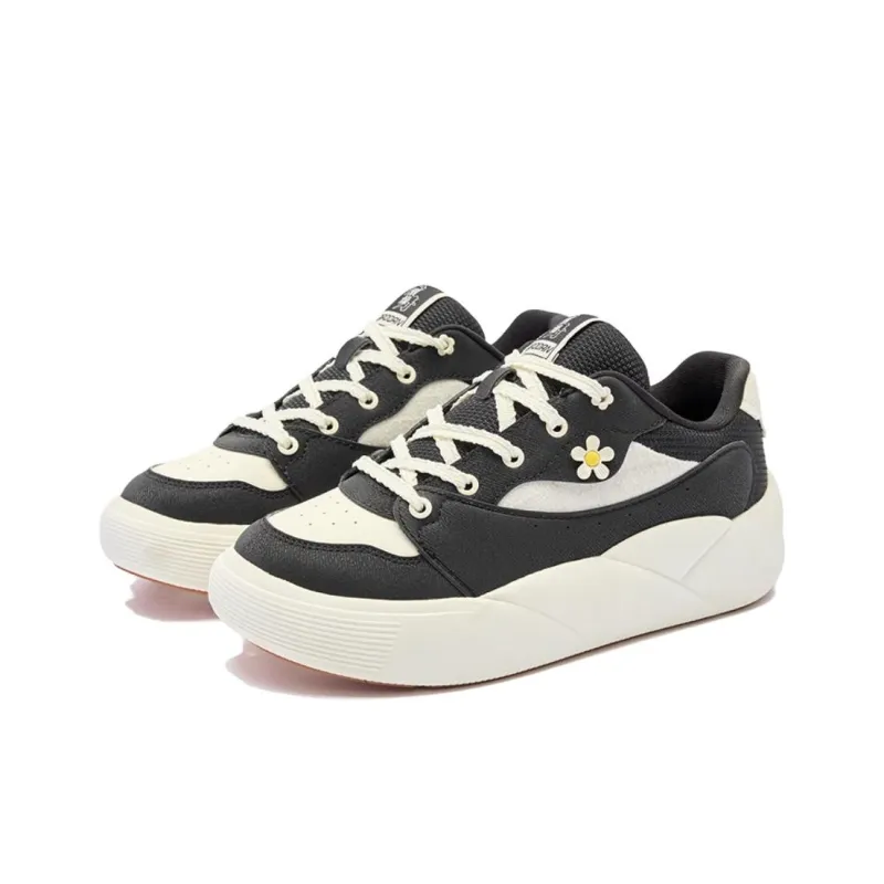 QIAODAN Puff Wear resistant And Lightweight Low Top Skateboard Shoes Women's Black White-1