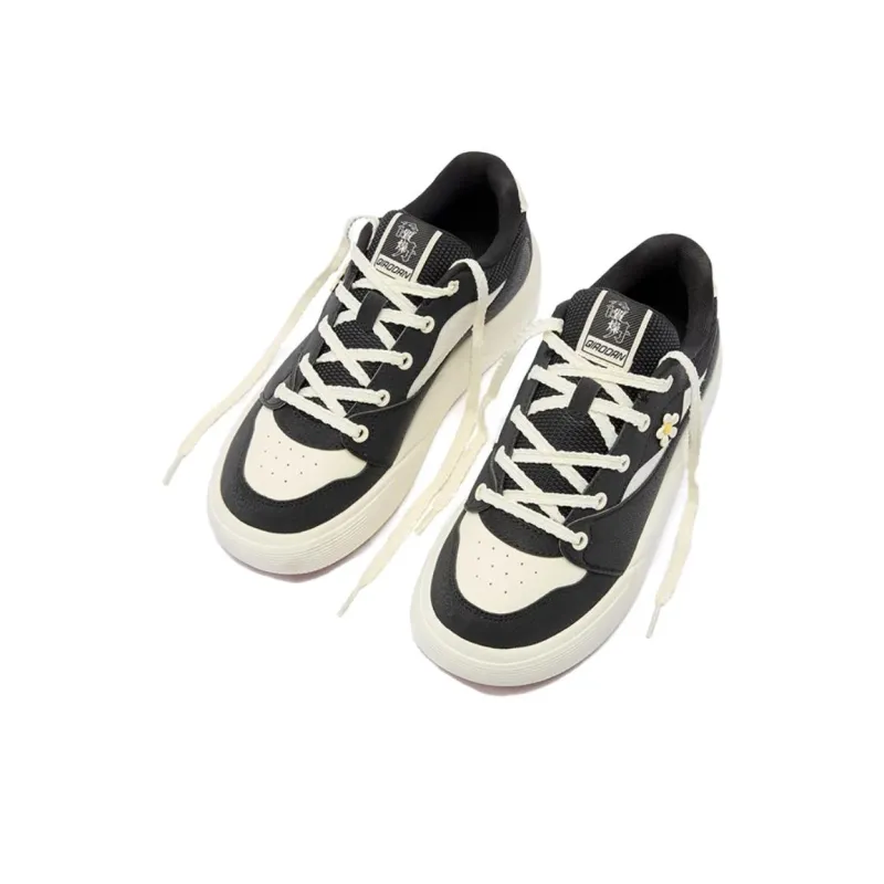 QIAODAN Puff Wear resistant And Lightweight Low Top Skateboard Shoes Women's Black White-2