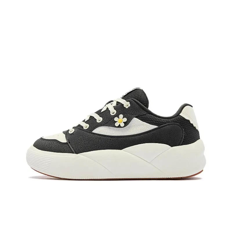 QIAODAN Puff Wear resistant And Lightweight Low Top Skateboard Shoes Women's Black White-0
