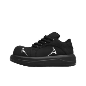 A Fairy Tale Of A Pair Of Shoes Low Top Skateboard Shoes Unisex Black