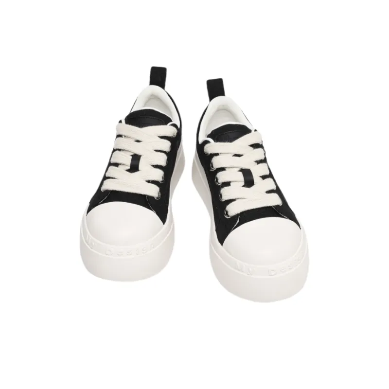 A Fairy Tale Of A Pair Of Shoes Low Top Canvas Shoes Unisex Black-3