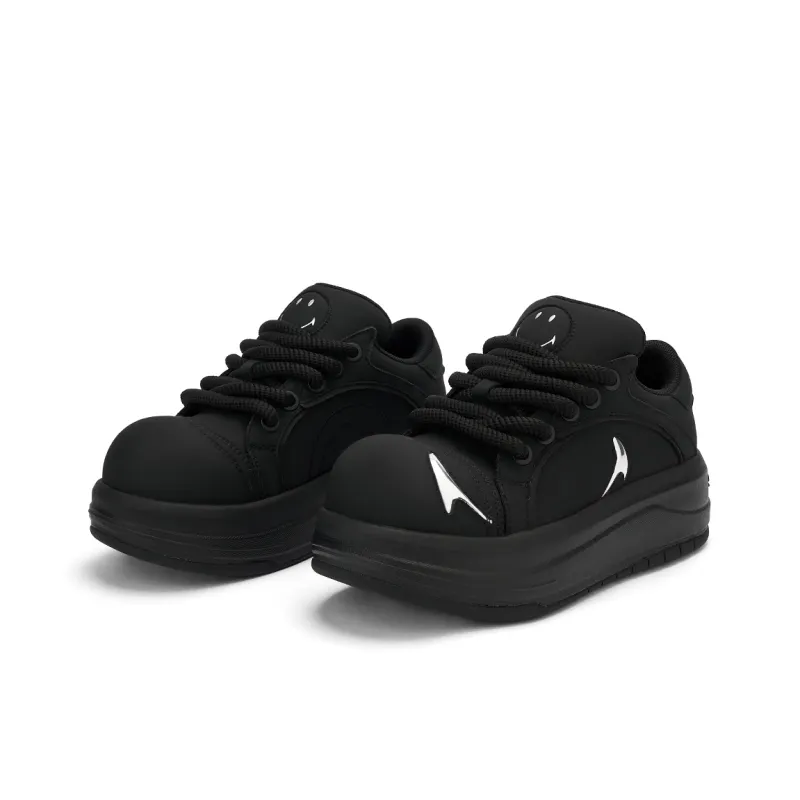 SMILEY White Whale Series Low Top Skateboard Shoes Unisex Black-2