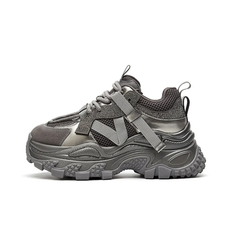 Bull Charm Abrasion Resistant Low Top Chunky Sneakers Women's-6