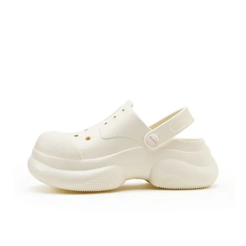 DAPHNE Clogs Women's