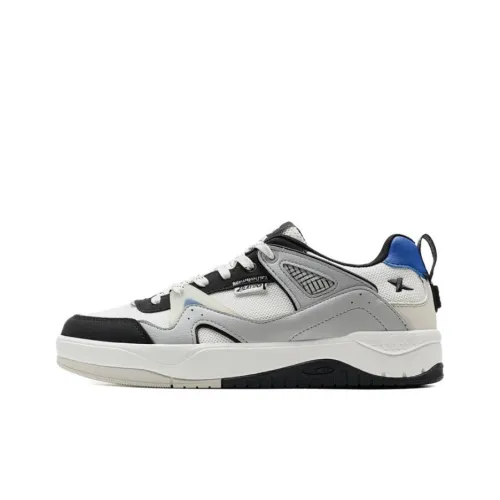 XTEP Anti Slip Wear Resistant Low Top Skateboard Shoes Men's Black White Gray