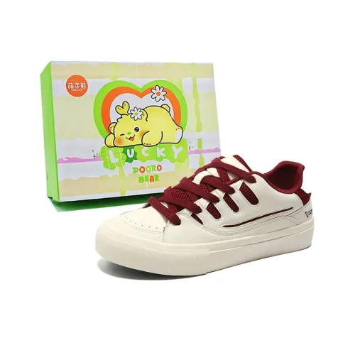 Budding Bear Low Top Skateboard Shoes Men's
