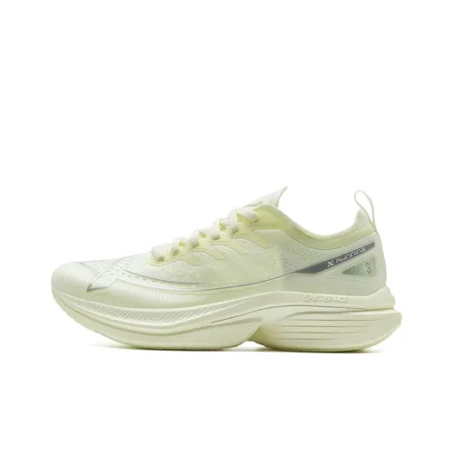 XTEP One Piece Molding 3 Running Shoes Women's Low Top Cream Yellow Green/Silver