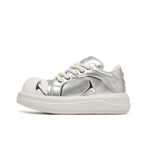 Ignition Abrasion Resistant Height Increasing Low Top Skateboard Shoes Unisex Silver