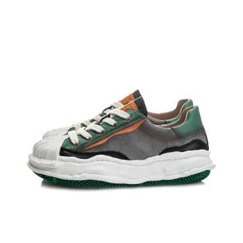 VAEL Coverage Slip Resistant Cushioning Abrasion Resistant Low Top Skateboard Shoes Women's