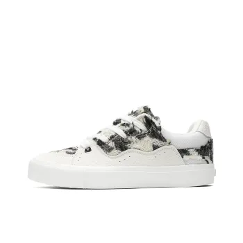 DM Abrasion Resistant Low Top Skateboard Shoes Unisex
