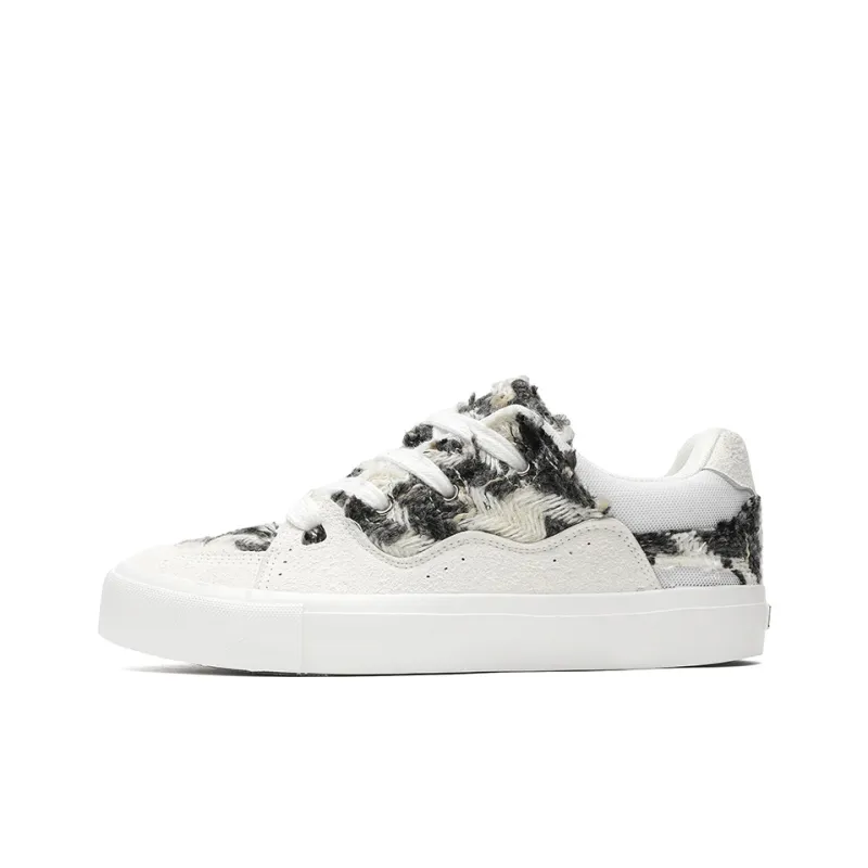 DM Abrasion Resistant Low Top Skateboard Shoes Unisex-0