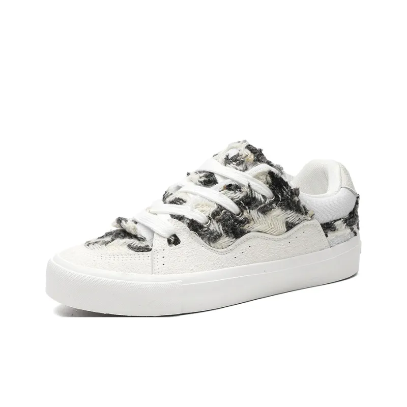 DM Abrasion Resistant Low Top Skateboard Shoes Unisex-1