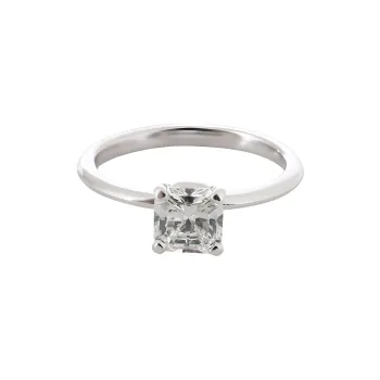 TIFFANY & CO. Platinum Diamond Engagement Ring