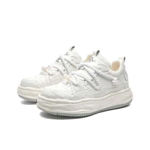 KUNGFUDEER Distressed Aesthetics Canvas Shoes Unisex White